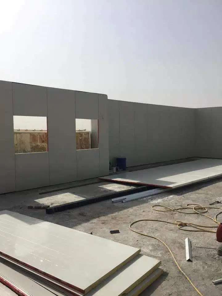 تركيب ساندوتش بانل للغرف والملاحق في رأس تنورة 0560652757
